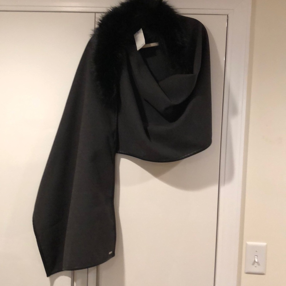 Calvin Klein gray wrap w/faux fur collar